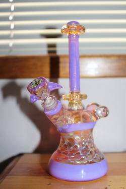 kuush-queen:  kuush-queen:The bowl is so beautiful, ah. First time smoking flowers from her the other day.  deleted at 17k 