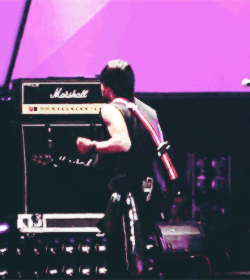 suzhaex:  Yonghwa as ‘Dance Machine’ LOL  