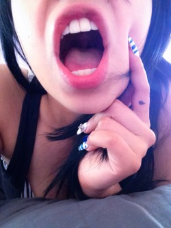 ttoshio:  I just had to show everyone my pearly whites. I had to..