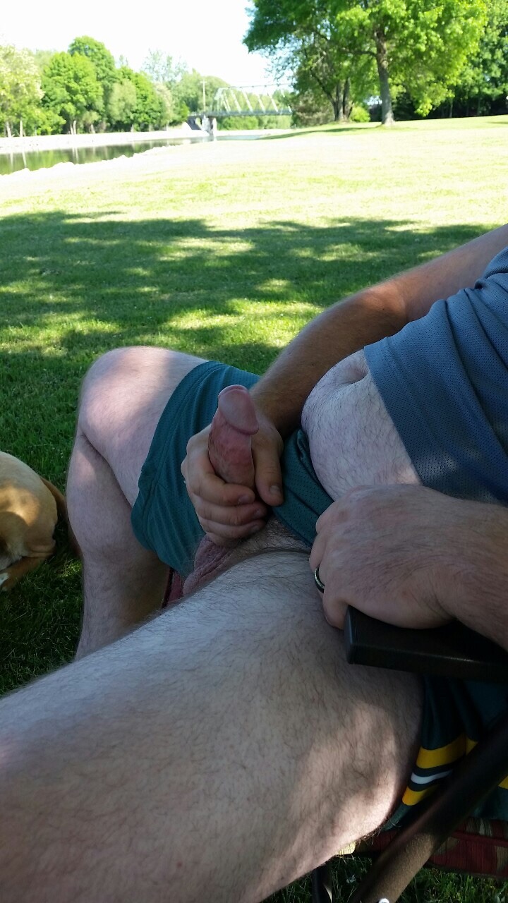 averagedudenextdoor:  Chubby married dude sitting by the lake stroking