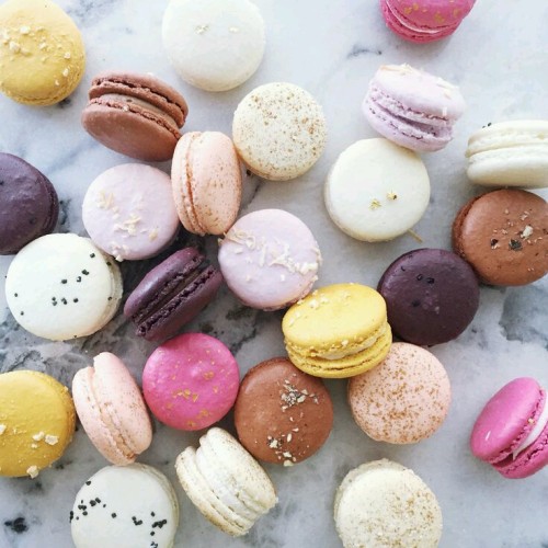fabfashionfix:Colorful and delicious macarons.