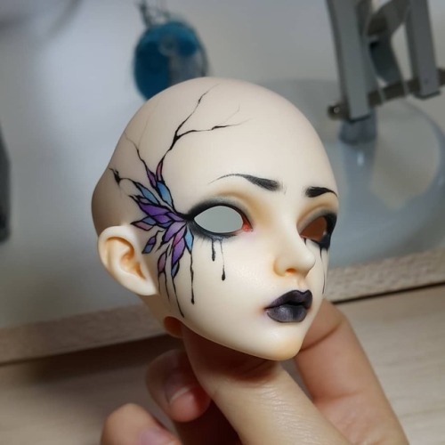 luckyxiii-bjd: myheartissupernova:Finished painting Gwyndolin’s alternative head. I actually quite l