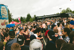 isaacsim:  Circle pit during Four Year Strong’s set // Auburn, Washington Vans Warped Tour. InstagramWebsiteTwitterFlickr 