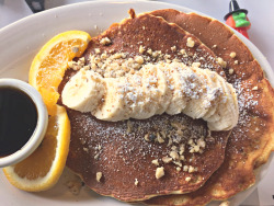 tealiteful:  {vegan} banana walnut pancakes