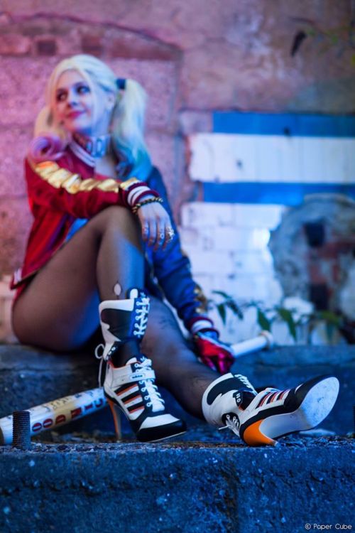 cosplayandgeekstuff: Jesschii (UK) as Harley Quinn.Photos by:  Paper Cube ❤️