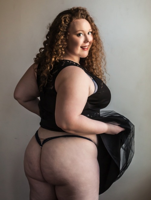 Curvy and proud.model:Kailey