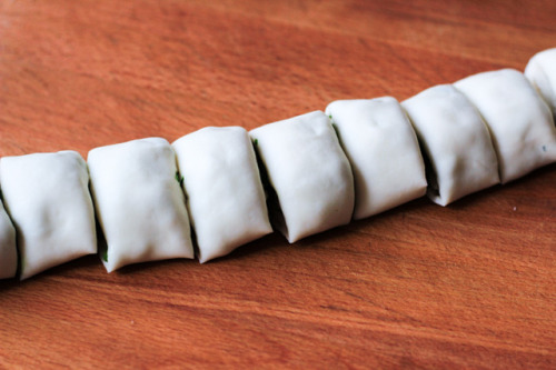 foodffs:Steamed Scallion Buns - Hua JuanFollow for recipesIs this how you roll?