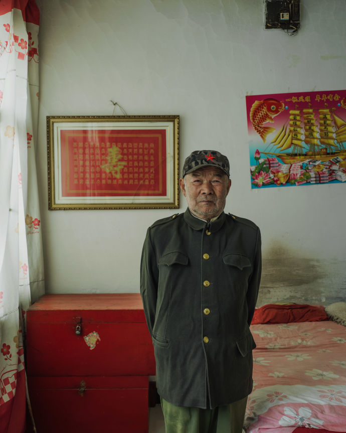 ohsoromanov:  INVISIBLE BRIDGES: LIFE ALONG THE CHINESE-RUSSIAN BORDER  In the summer