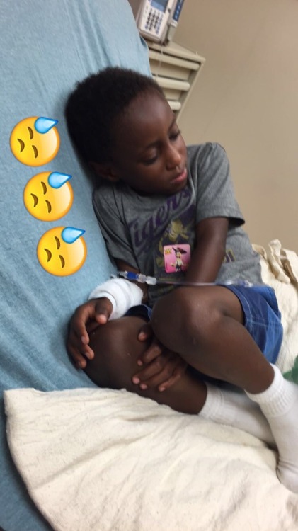 trufflebootybuttercream:  blkqueer:  its-a-different-world:  yasgawd:  trufflebootybuttercream:  👶🏾🙏🏾❤️  Preston has been waiting for a lung transplant that has luckily came sooner than his mother has expected.  She’s saved up over seven