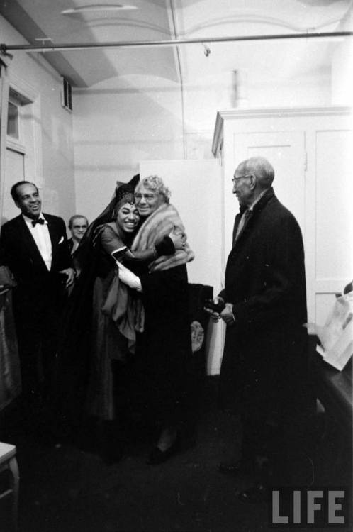 Leontyne Price with her mother and father at her debut at the Met(Alfred Eisenstaedt. 1961)