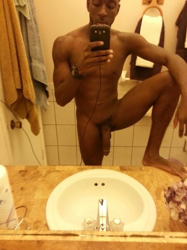 dachocolatefactory:  bigdudecollection:  Follow my tumblr for more hung guys  http://www.tumblr.com/follow/bigdudecollection