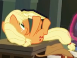 videoisvideo:  norsepony:  Well, that’s adorable.  Look at this adorable apple horse 