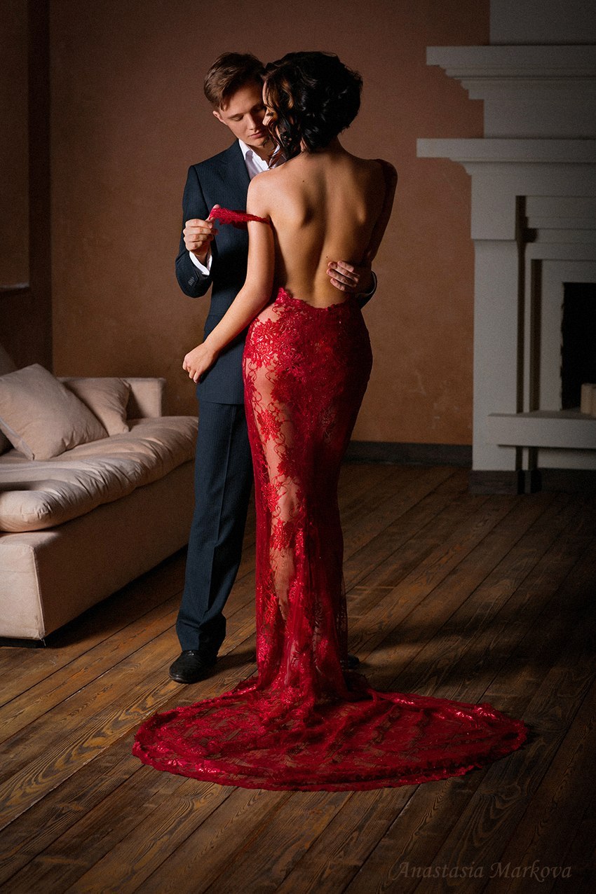 poeticsir:  Scarlet seduction….If I made you stand thereBefore me in your delicate