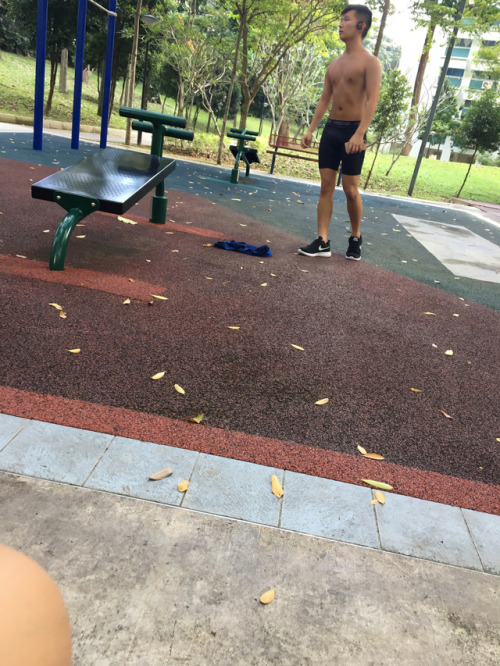 lioncitybois: topless sg boy spotted