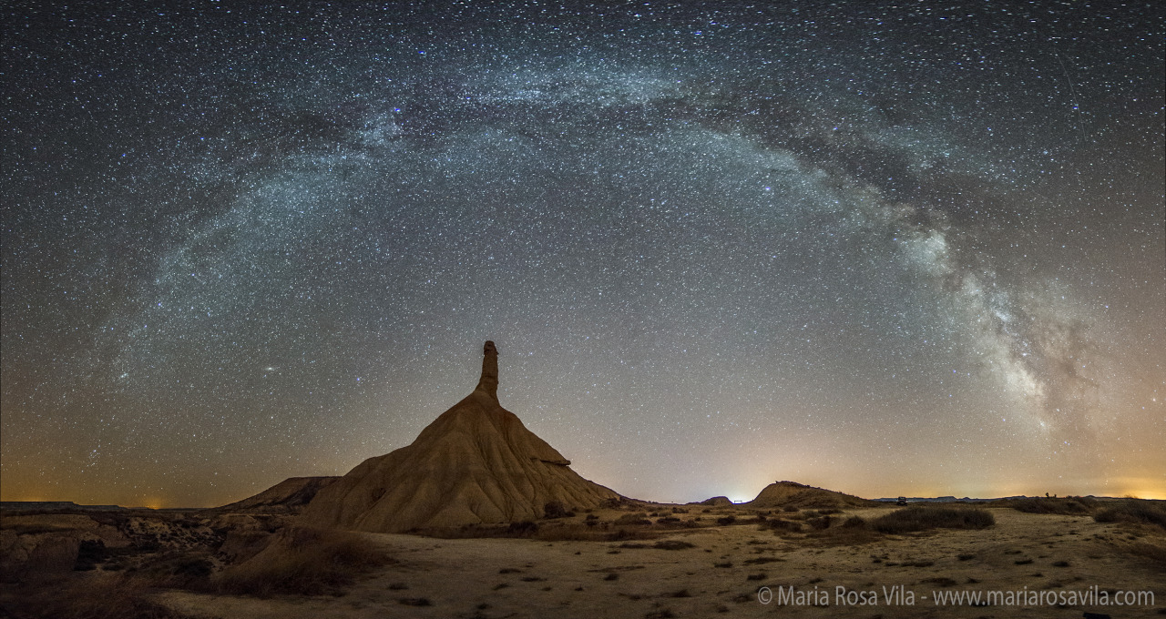 astronomypictureoftheday:   Milky Way Over Spain’s Bardenas RealesWhat’s that