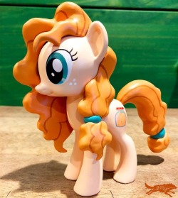 lost-inthetrees: Figure #3 to be sold at BABSCon 2018. Pear Butter here will be on sale for ๖ at my table, Sycamore Studios.  If you’re interested in attending the con, its March 30-April 1 and I’ll be selling all three days!  Let me know in the