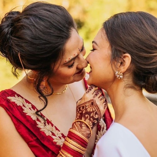 lesbiankissing