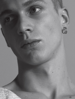 justdropithere:  Robbi G by Dario Catellani