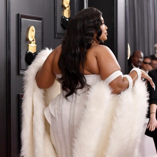 XXX coutureicons:lizzo wearing versace at the photo