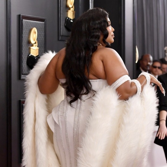 Porn Pics coutureicons:lizzo wearing versace at the