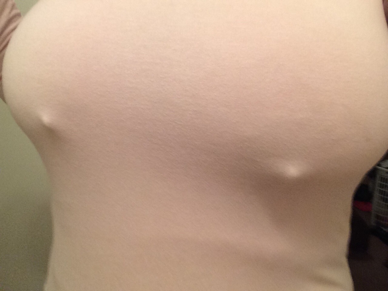 divathickness:  Being cozy on this cold rainy night 💋#hardnipples