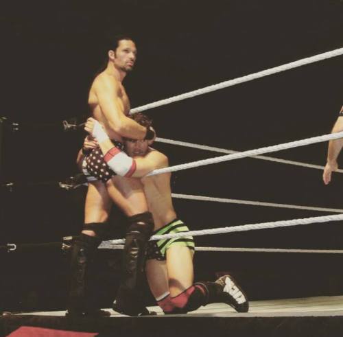 stephluvzrasslin:  Brad Maddox clinging to adult photos