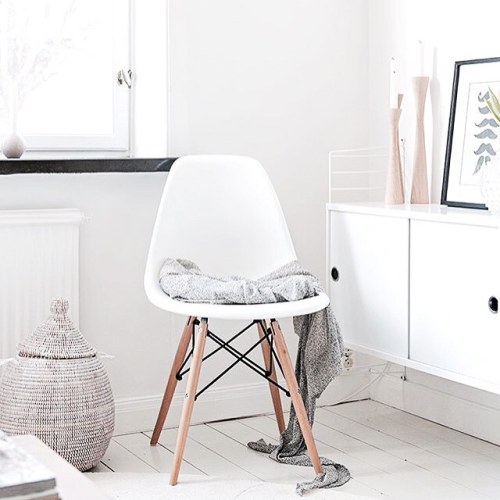 white-minimalism:  white / aesthetics / minimal - look in the mirror and love what u see <3 