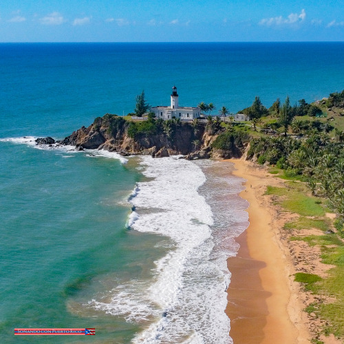 Maunabo, Puerto Rico  Faro y playa Punta Tuna; los túneles, vistas panóramicas y la plaza pública