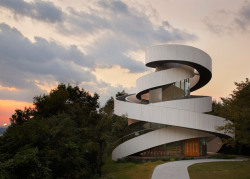 titaniumtopper:  dezeen:Two curving staircases encircle the exterior of this wedding chapel and meet at a rooftop platform that overlooks the Hiroshima coastline »  http://titaniumtopper.tumblr.com/archive