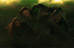 grounderbellamy-archive:Loki protecting Jane. (◡‿◡✿)