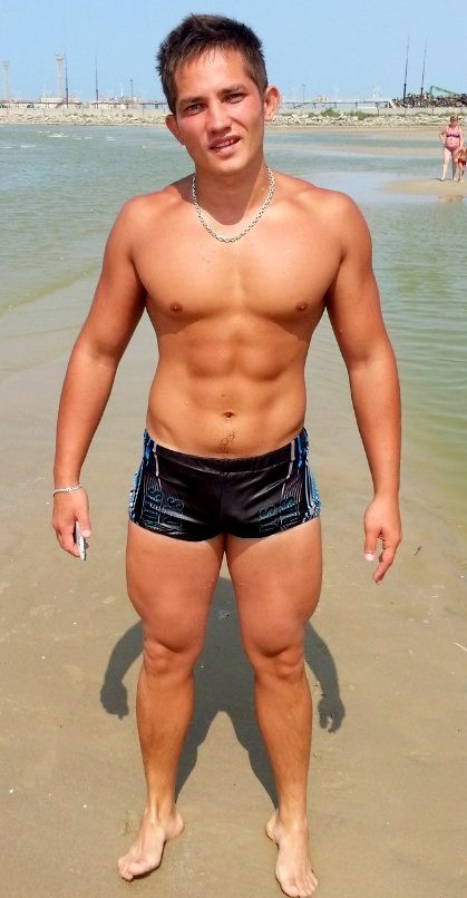 puffys-tickle-gigglegaz:  272gold: A young Russian’s bulk-cut cycle.  Mmm, help