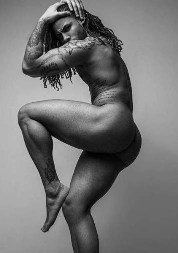 dominicanblackboy:  A sexxy moment wit yummy hotboy Flash Wade!😍