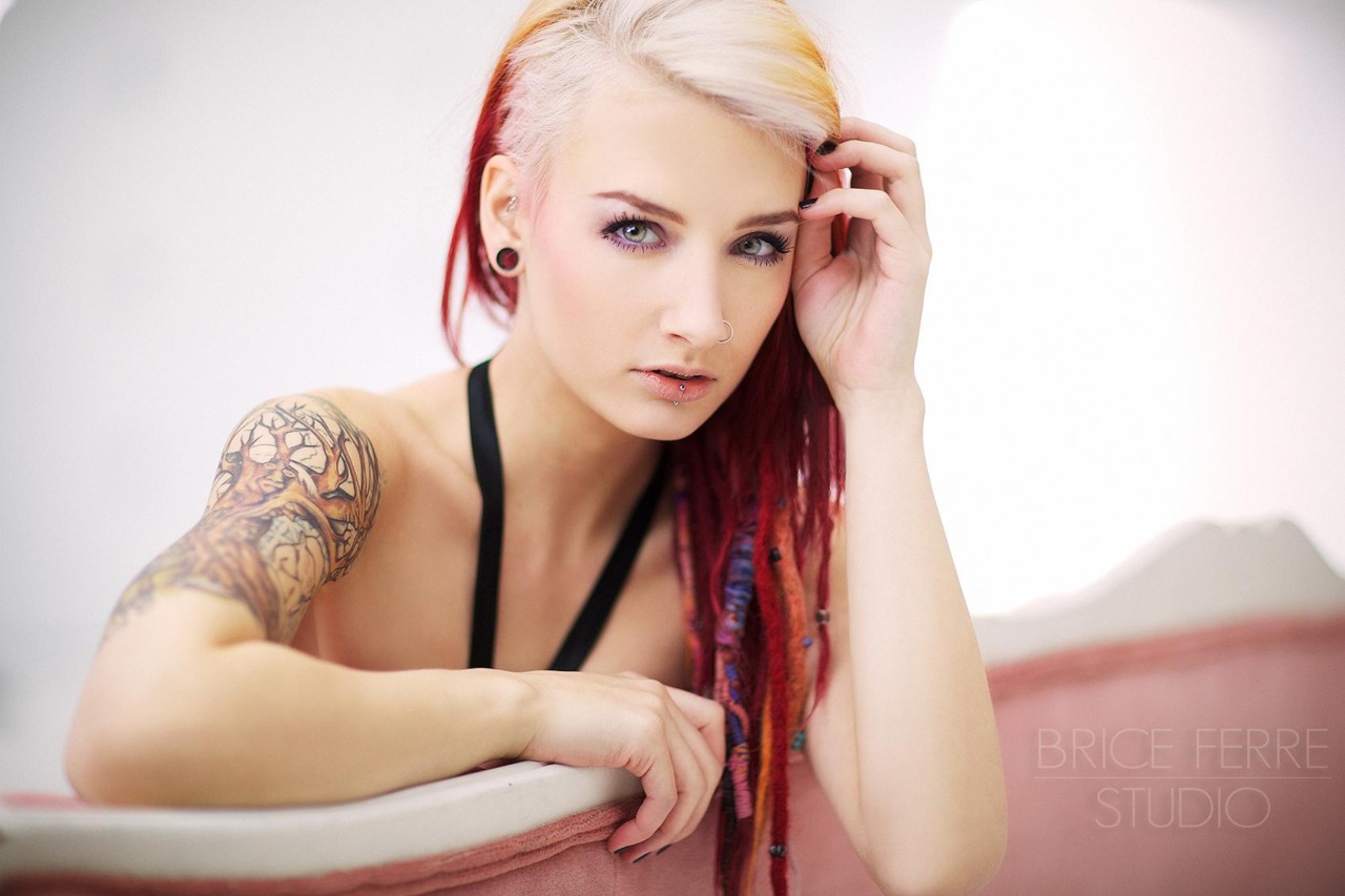 past-her-eyes:  StormyEnt Suicide stormyent.suicidegirls.com for South African SuicideGirls