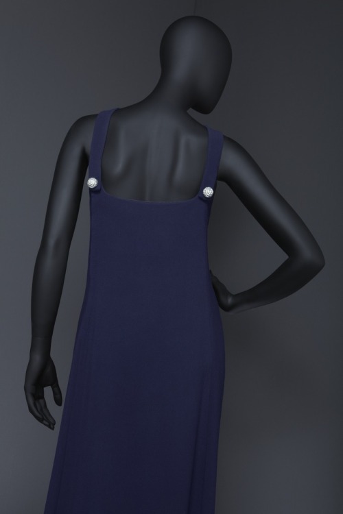 Full-length sleeveless dark blue dress in silk, 1960s