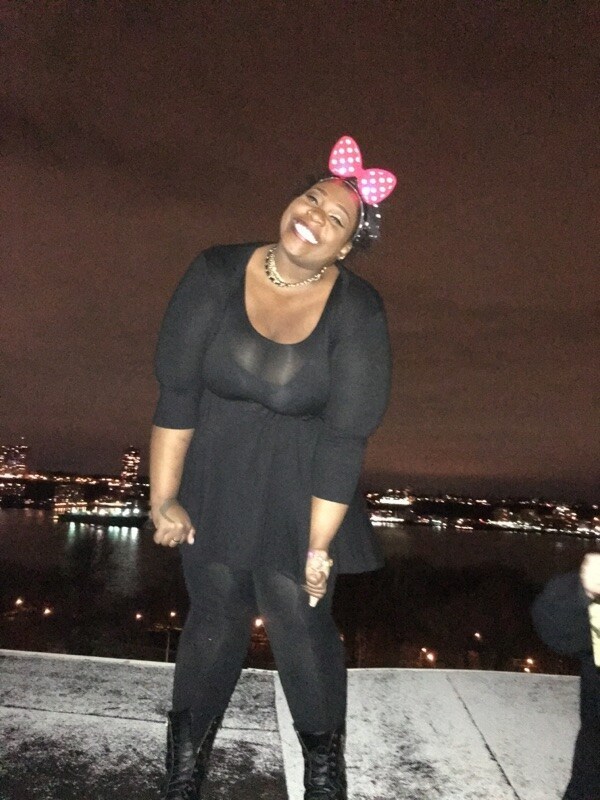 ayyyoooveeee:  I spent my last hour drinking Spanish wine and tequila on a rooftop