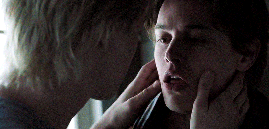tumblr_okm1zvH8MB1qkh2o9o1_540.gif