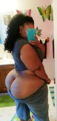 es-bbw:  http://es-bbw.tumblr.com/