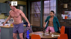 bannock-hou:  finally we get to see Thaj Mowry in Baby Daddy shirtless, and Derek Theler! Derek Theler is 6’5”, Thaj Mowry is 5’6”