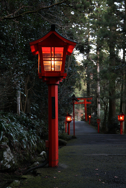 yunzix: Temple in Hakone by seeurhead on Flickr.