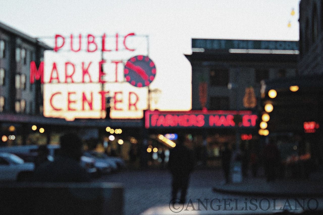 artphotosandshit:  Dowtown Seattle’s Pike Place Market. Filled with many creative