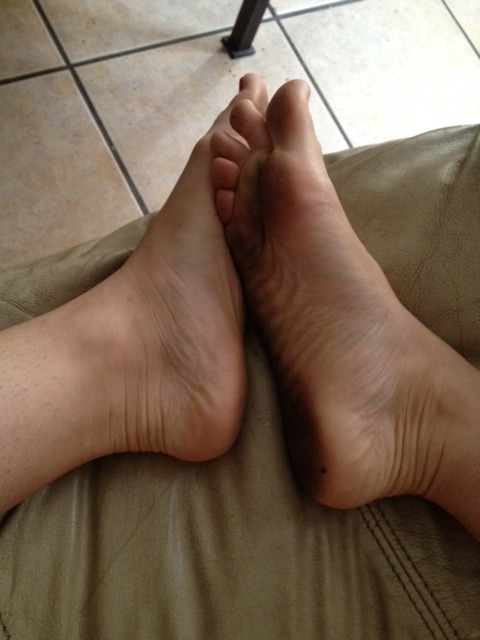 toesivesucked: Everyone please go follow whiskeycfeet.tumblr.com/ Be super nice to her, becau