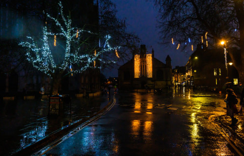 York at night in the rain. by alh1 Attractive lights on St Michael le Belfry. flic.kr/p/2i1v