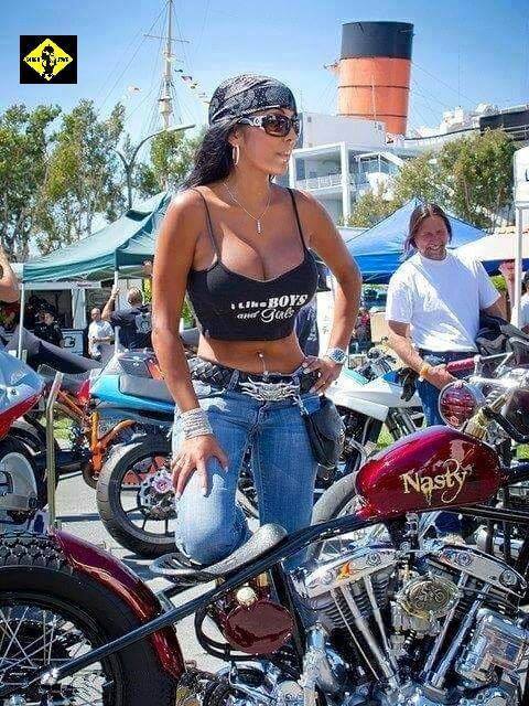 bikerkim62:  Biker Babes on Shovelhead wroom wroom