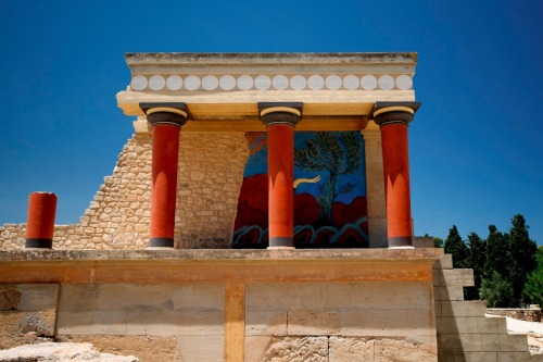 ahencyclopedia: WONDERS OF THE ANCIENT WORLD: Knossos Palace  KNOSSOS is the ancient Minoa