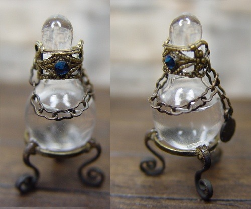 congenitaldisease:  Lachrymatory Bottle - Bottles like these were used to catch tears