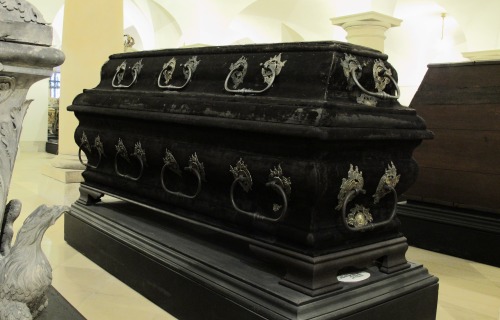 mortem-et-necromantia:Prussian coffin in Berlin Crypt.