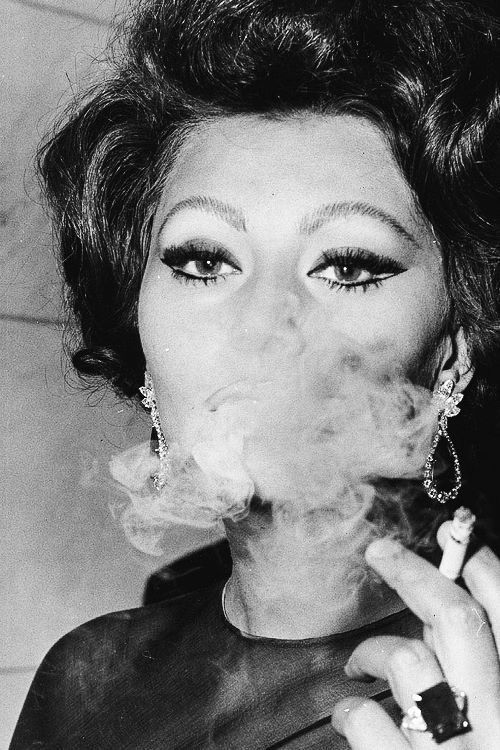 fawnvelveteen:   Sophia Loren at the Savoy Hotel in London, 1965