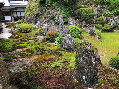 正智院庭園 [ 和歌山県高野山 ] Shochi-in Temple Garden, Koyasan, Wakayama の写真・記事を更新しました。 ーー“高野八傑”道範大徳ゆかりの別格本山寺院に 