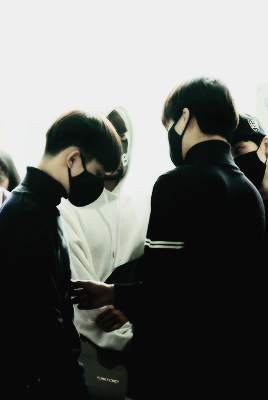 jongin and kyungsoo at the airport - 141231 