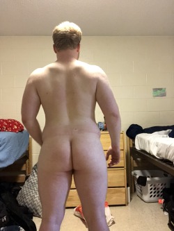 Ifoundabear: Ricfal1:   Roaminghog:    Hot Ass! ❤️❤️❤️   Reminds Me Of